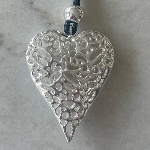 Open heart silver necklace on adjustable black cord! Gorgeous!!!!!!! - Picture 1 of 5